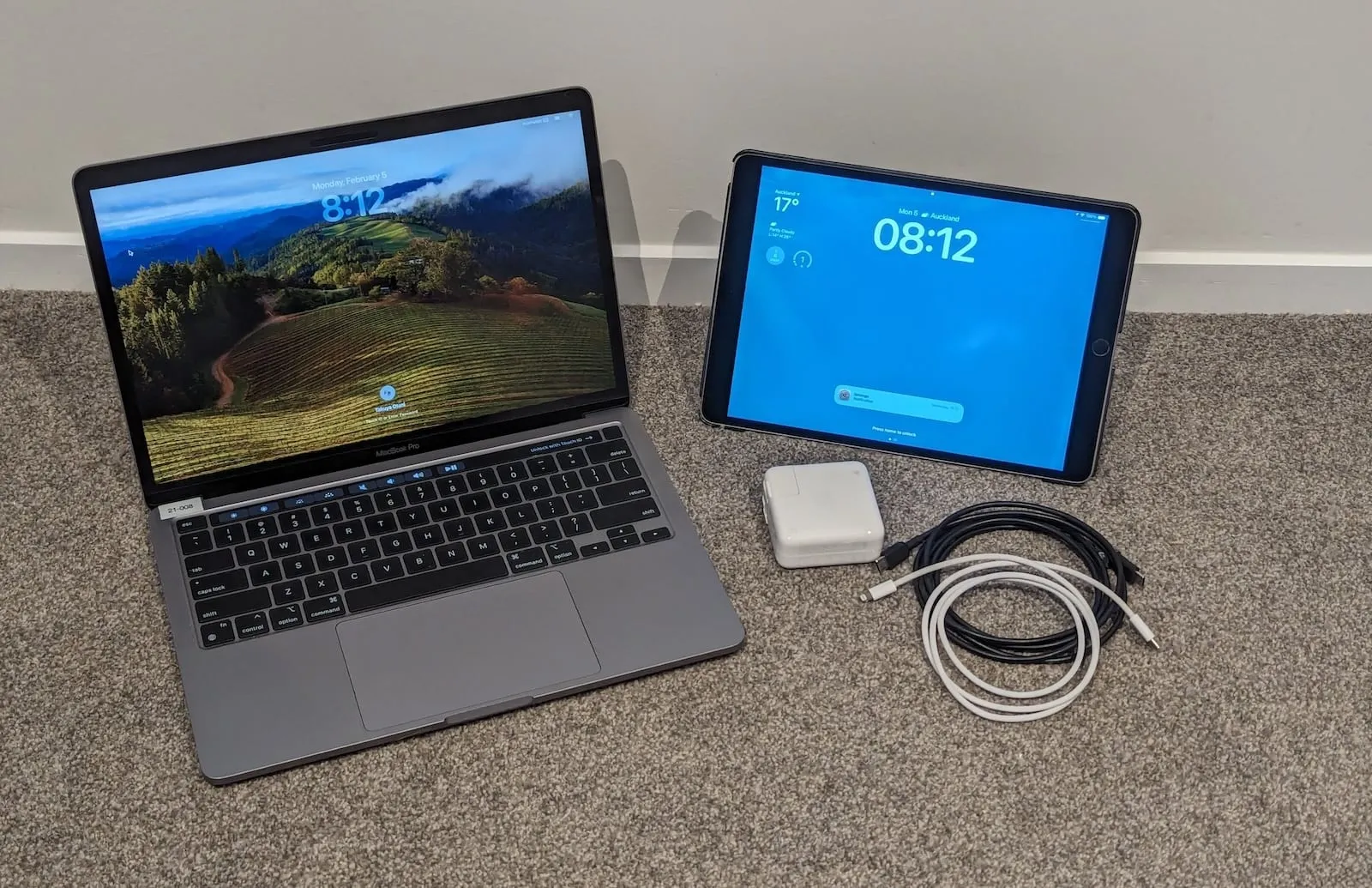 写真 : MacBook Pro + iPad Pro