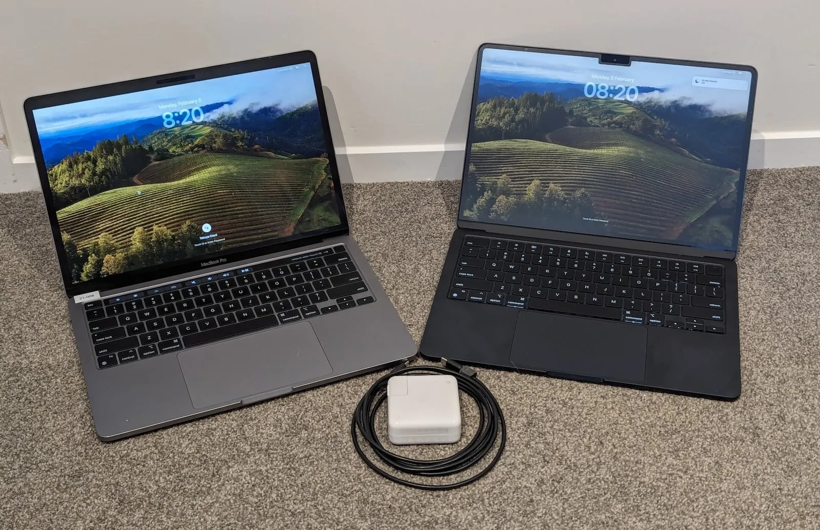 写真 : MacBook Pro + MacBook Air M2