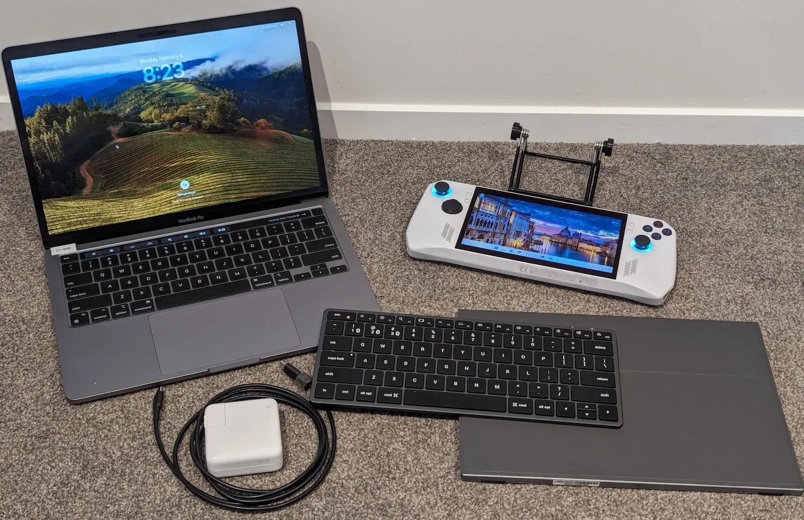 写真 : MacBook Pro + ROG Ally