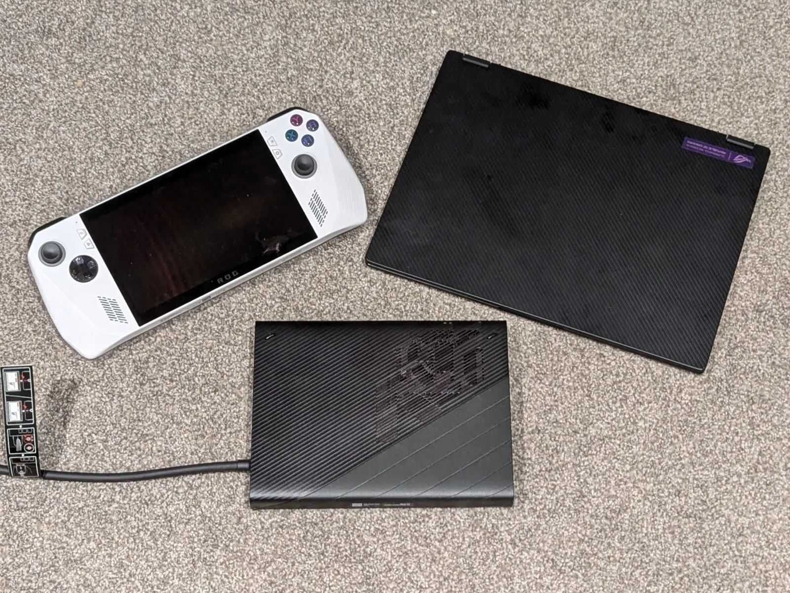 写真 : ROG Ally と ROG Flow X13 と ROG XG Mobile