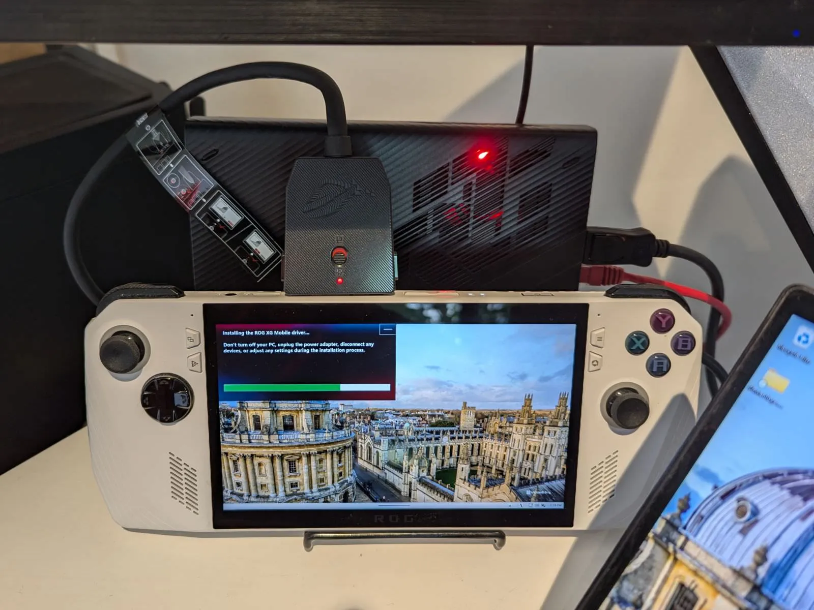 写真 : ROG Ally で ROG XG Mobile 切替え実施中